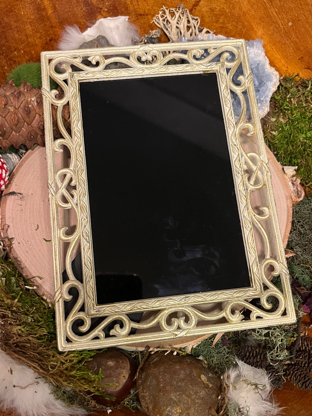 Familiar Labyrinth Scrying Mirror